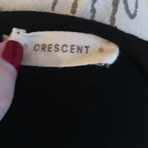 Crescent I Need Vitamin Sea Black Scoop Neck Tee from Pink Lily - Picture 3 of 4